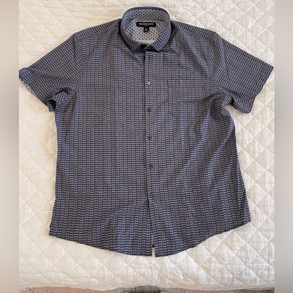 Mizzen and Main Bus Print Short Sleeve Button Up Leeward size L